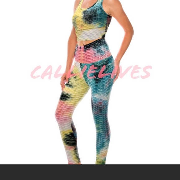 Callie Lives Pants - Callies Scrunch Tie Dye scrunch butt leggings.